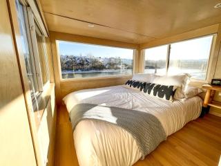 Amazing Airstream in Grand Junction for Unforgettable Family Glamping Getaways in Colorado - 7