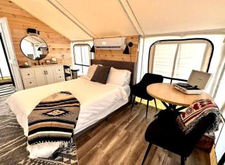Idyllic Safari Tent Lovely for a Romantic Escape in Kentucky - 1