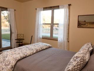 Exquisite Cottage Rental on Peaceful Vineyard near Bear Valley, California - 9