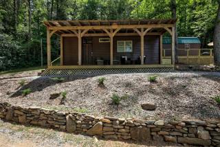 Appalachian Adventure in this Tiny Cabin near Hiawassee, Ideal for Couples' Glamping - 0