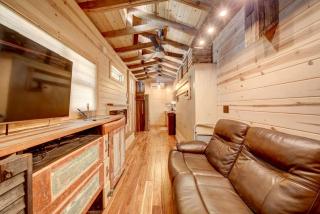 Appalachian Adventure in this Tiny Cabin near Hiawassee, Ideal for Couples' Glamping - 9