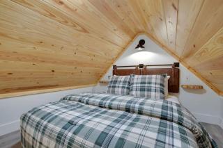 Sweet Tiny House Nestled Among Towering Trees in Alabama - 7