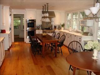 Secluded Cottage Rental with a Heated Pool in Red Hook for Family Getaways in New York State - 8