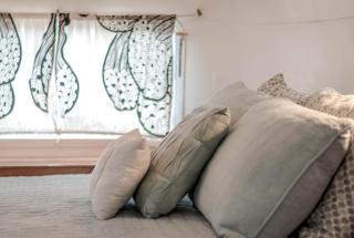 Sleek Retro Airstream Rental for Glamping for Two near Downtown Austin - 6