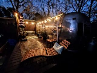 Sleek Retro Airstream Rental for Glamping for Two near Downtown Austin - 3