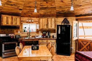 Unique Yurt Rental with a Hot Tub in White Salmon, Washington - 9