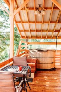 Unique Yurt Rental with a Hot Tub in White Salmon, Washington - 7