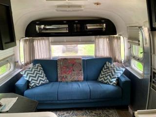 Refurbished 1999 Airstream Rental for Glamping in Alabama - 9