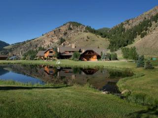 Breathtaking Lodge Suite Rental Overlooking Big Hole River in Melrose, Montana - 6