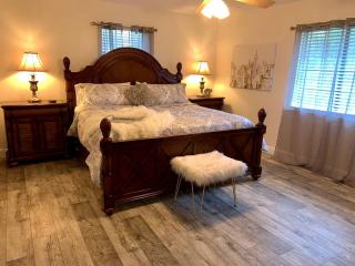 Luxury Cottage Rental with Pool for Glamping in Florida - 8