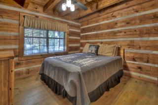 Spacious and Rustic Cabin with a Hot Tub near Copperhill for a Family Getaway in Tennessee - 7