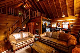 Spacious and Rustic Cabin with a Hot Tub near Copperhill for a Family Getaway in Tennessee - 9