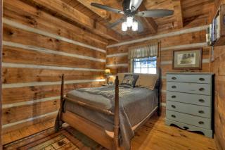 Spacious and Rustic Cabin with a Hot Tub near Copperhill for a Family Getaway in Tennessee - 2