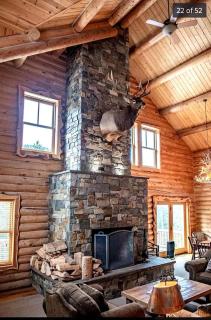 Mountain Cabin with Movie Screen and Pool Table in Montana - 1