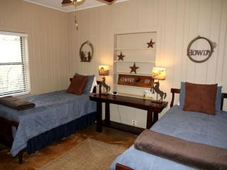 Excellent Riverfront Family Cabin Rental with Hot Tub in Wimberley, Texas - 7