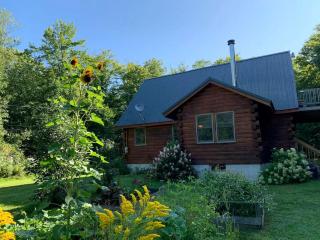 Cozy Cabin near Lake Ontario Ideal for a Family Retreat - 0