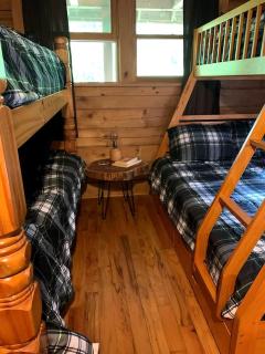 Cozy Cabin near Lake Ontario Ideal for a Family Retreat - 2