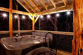 Fantastic Treehouse with Fire Pit and Hot-tub in Herod, Illinois - 4