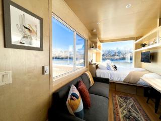 Tranquil Tiny House Hideaway in Colorado: Peaceful Waterside Bliss in Grand Junction - 0