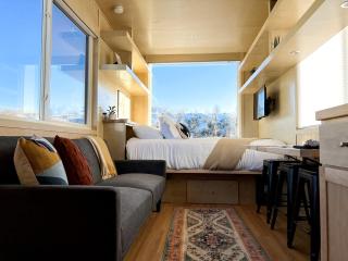 Tranquil Tiny House Hideaway in Colorado: Peaceful Waterside Bliss in Grand Junction - 3