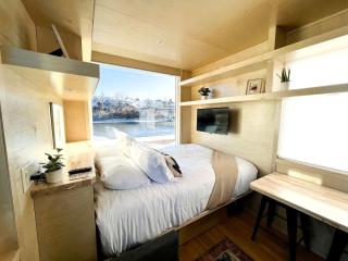 Tranquil Tiny House Hideaway in Colorado: Peaceful Waterside Bliss in Grand Junction - 2