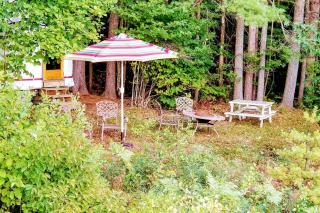 Modern Waterfront Yurt for a Romantic Getaway with a Hot Tub in the Monadnock Region, New Hampshire - Bennington - 7