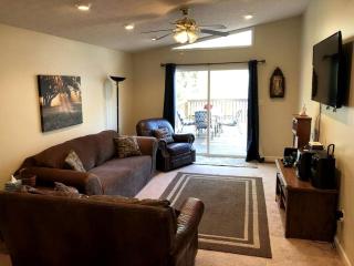 Marshall County Lake Escape: Pet-Friendly Rental with Boat Slip for Big Groups on Guntersville Lake - 9