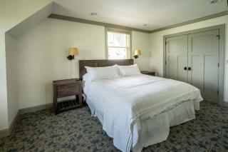 Four-Bedroom Luxury House Rental on Pontoosuc Lake in the Berkshires - 2