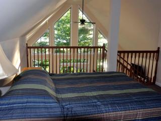 Lakefront Vacation Rental with Superb Views over Lake Wallenpaupack in Hawley, Pennsylvania - 7