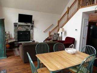 Lakefront Vacation Rental with Superb Views over Lake Wallenpaupack in Hawley, Pennsylvania - Tafton - 4