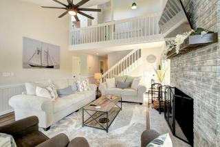 Embrace Nature in this Lakefront Cottage with Fire Pit in Charlotte, North Carolina - 4