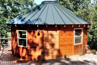 Enchanting Eureka Springs Accommodation Ideal for a Romantic Getaway in Arkansas - 0