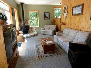 Cabin Rental with Riverfront Hot Tub near Leavenworth, Washington - 9