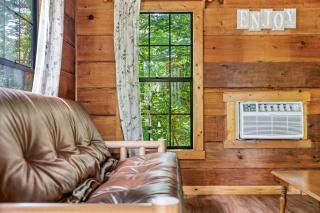 Beautiful Rustic Cabin with Jacuzzi, Covered Porch and Mountain Views in Sevierville, Tennessee - 1