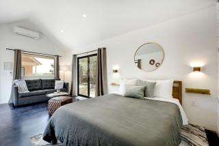Cozy Texas Hill Country Cabins for Romantic Getaways near Austin - 9