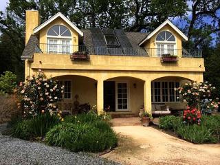 Romantic Getaway Cabin with a Pool and a Hot Tub in the Heart of Sonoma, California - 0