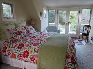 Romantic Getaway Cabin with a Pool and a Hot Tub in the Heart of Sonoma, California - 5