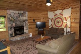 Upscale Camping Cabin for Nine by Squaw Lake in Wisconsin - 6