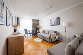 Rondo ONZ City Centre Apartment by BookingHost - 3