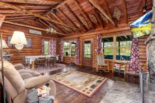 Beautiful Family Cabin with Cozy Interior and Exterior in Saint Croix Falls, Wisconsin - 4