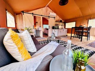 Outstanding Safari Tent with Jacuzzi and and Beautiful Outdoor and Indoor Living in Florida - 9