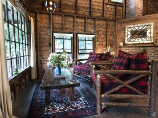 Secluded and Rustic Cabin Rental with Modern Amenities near Woodstock, New York - 9