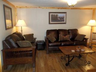 Lovely Log Cabin in the Woods with Hot Tub near the Red River Gorge in Kentucky - 9