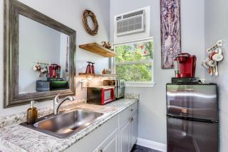 Hidden Treasure Harvest House Forest Getaway 30 Min. West of Fort Worth - 7
