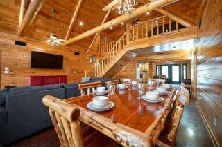 Gorgeous Cabin with Game Room and Hot Tub in Broken Bow, Oklahoma - 5