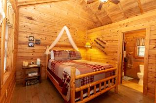 Rustic Copperhill Cabin Perfect for a Romantic Getaway in Tennessee - 7