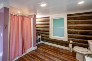 Unforgettable Glamping Caravan Rental in North Carolina for Intimate Weekends Away in Franklin - 1