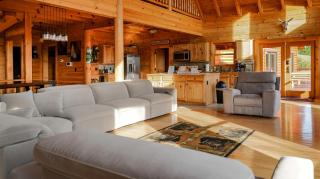 Sublime Vacation Rental for Unforgettable Family or Group Vacations in Dobson, North Carolina - 9