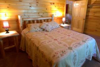 Romantic Forest Cabin Getaway near Cantwell Cliffs in Logan, Ohio - 7