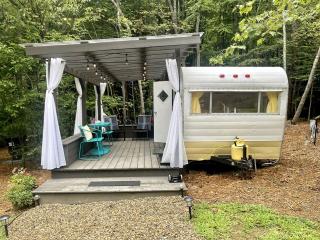 Remote Vintage Camper Rental for Adult-Only Retreat in Franklin, North Carolina - 5